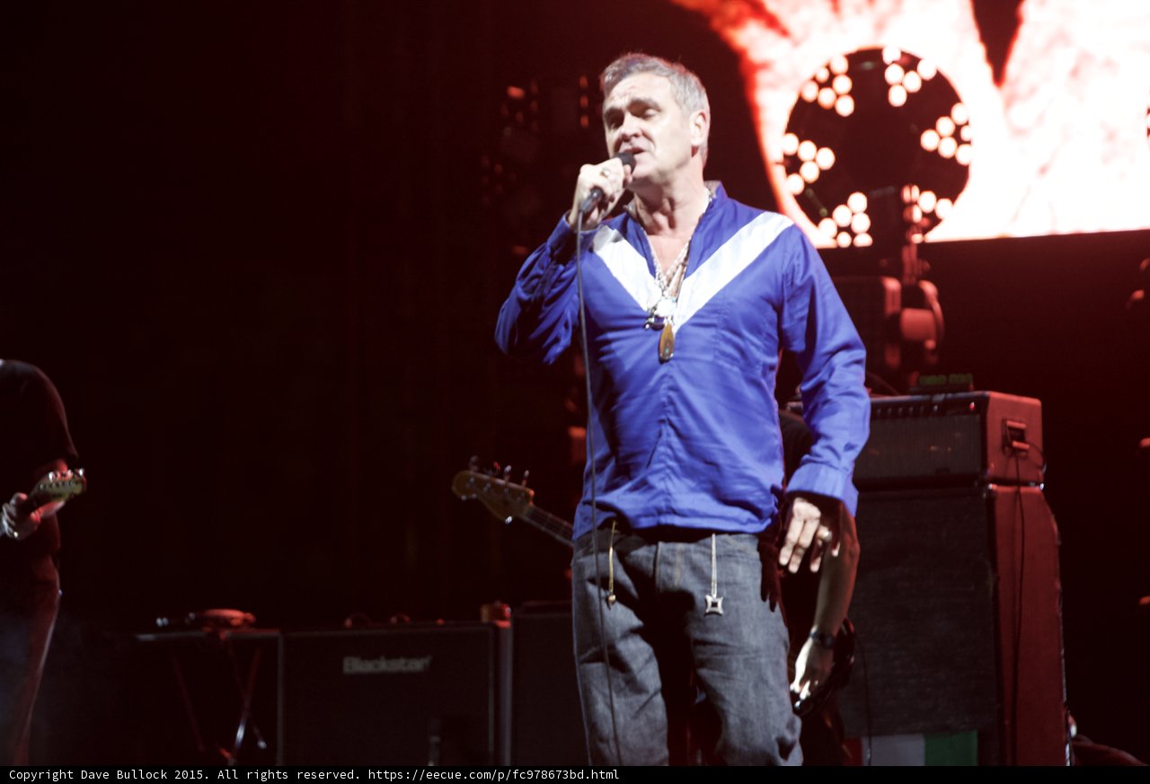 Morrissey Full Body Singing Blue Shirt Bassist Fender Bass Blackstar Red Video Screen Lights