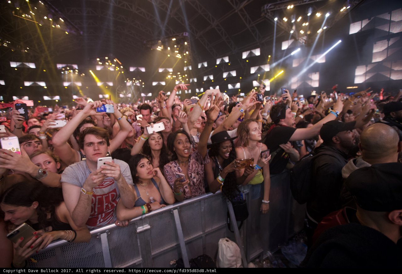 Crowd Going Crazy with Mobiles at Coachella 2017