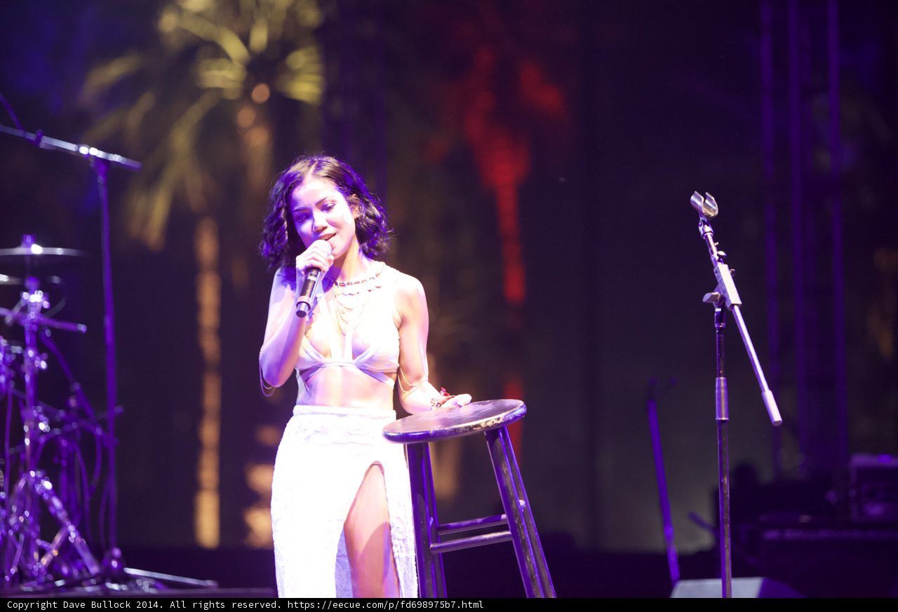 Rihanna rocks Coachella stage