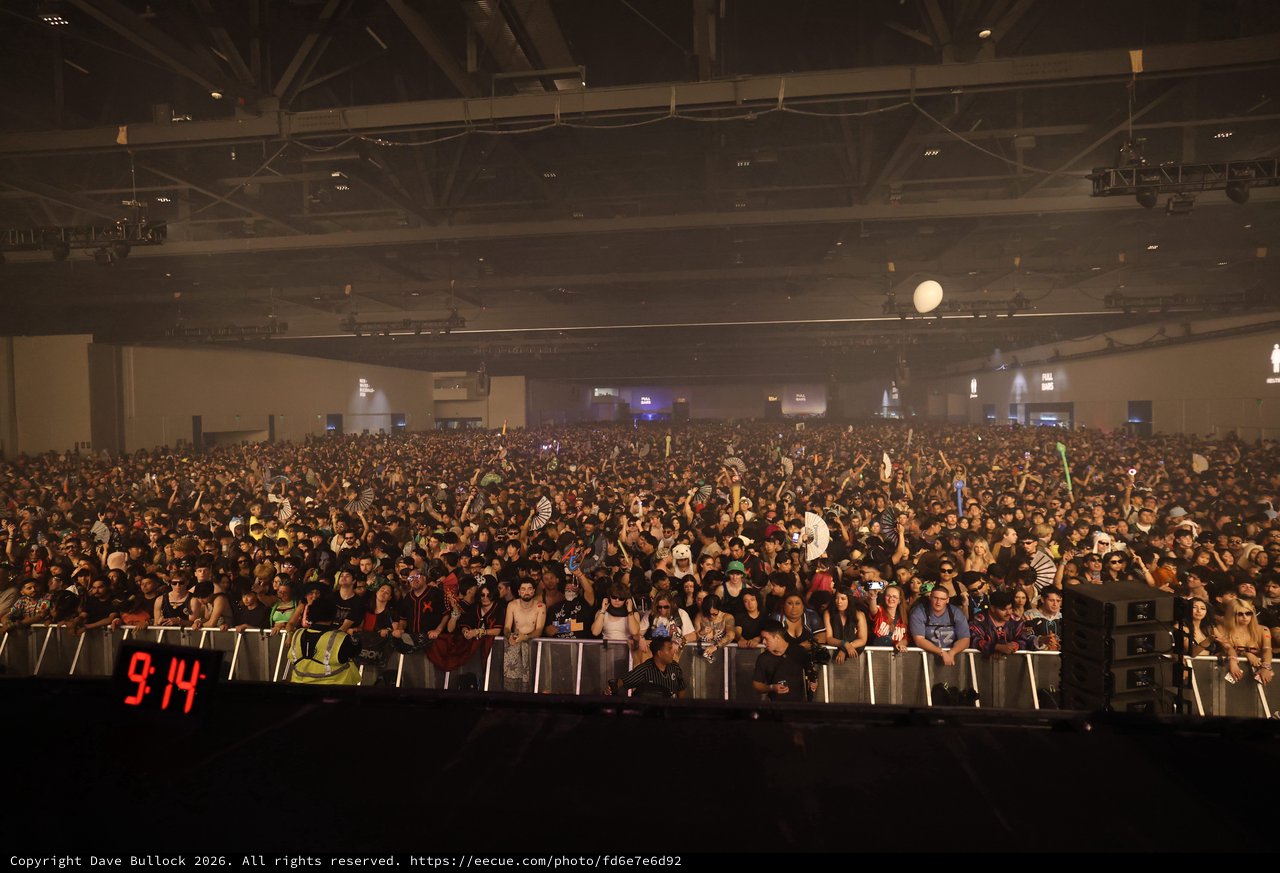 Massive Indoor Crowd Packed at Wobbleland 2026