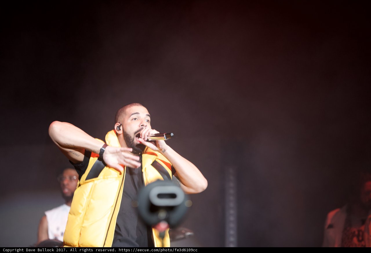 Drake lights up O2 arena in London