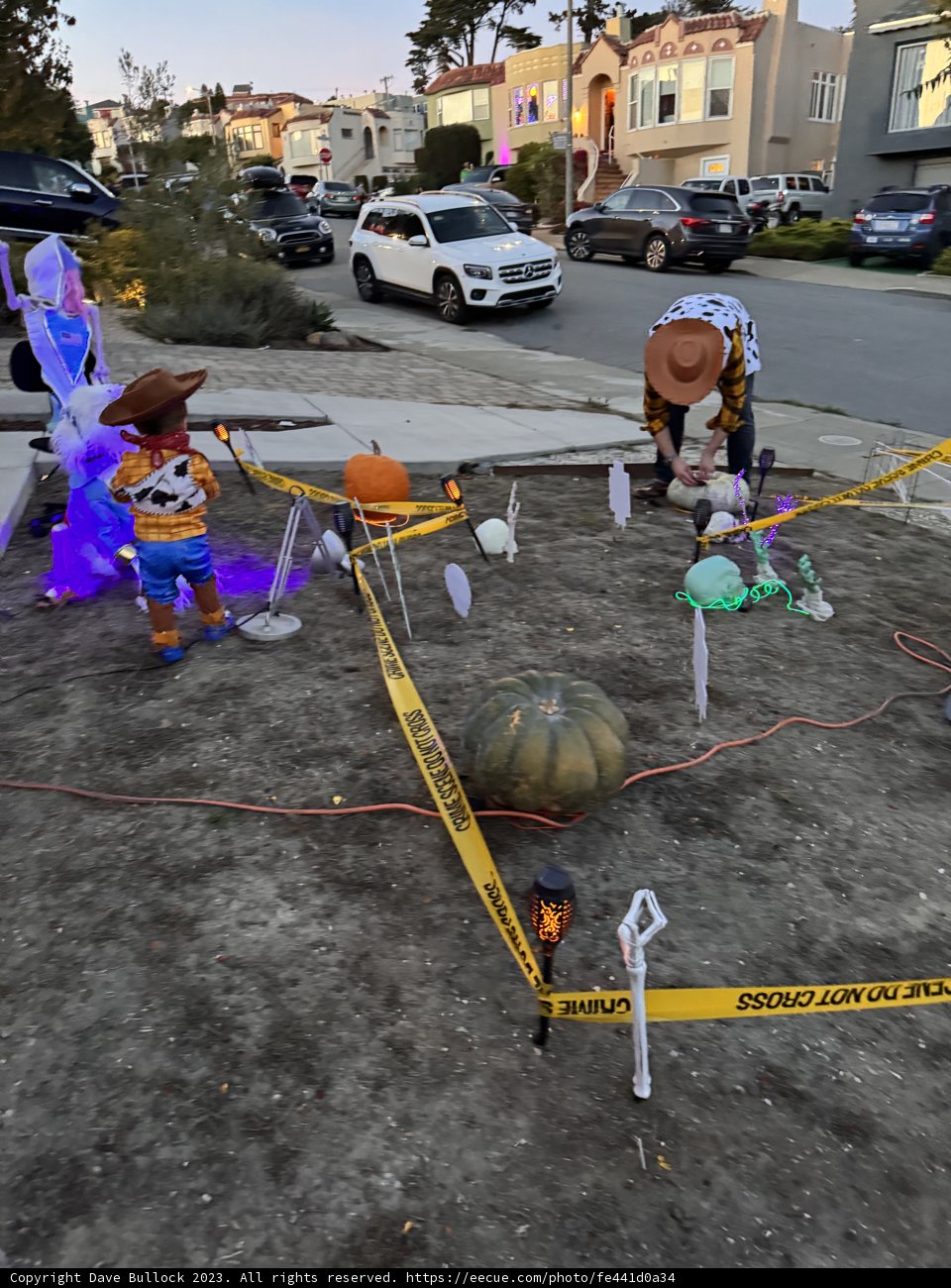 Innocence meets Reality: Street Narrative in Miniature