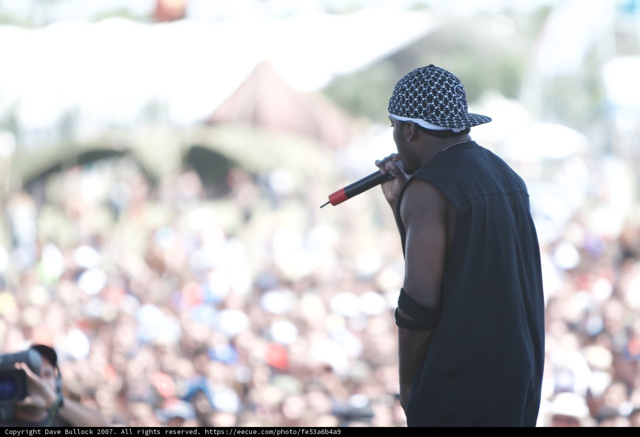 Solo Performance Under the Sun
