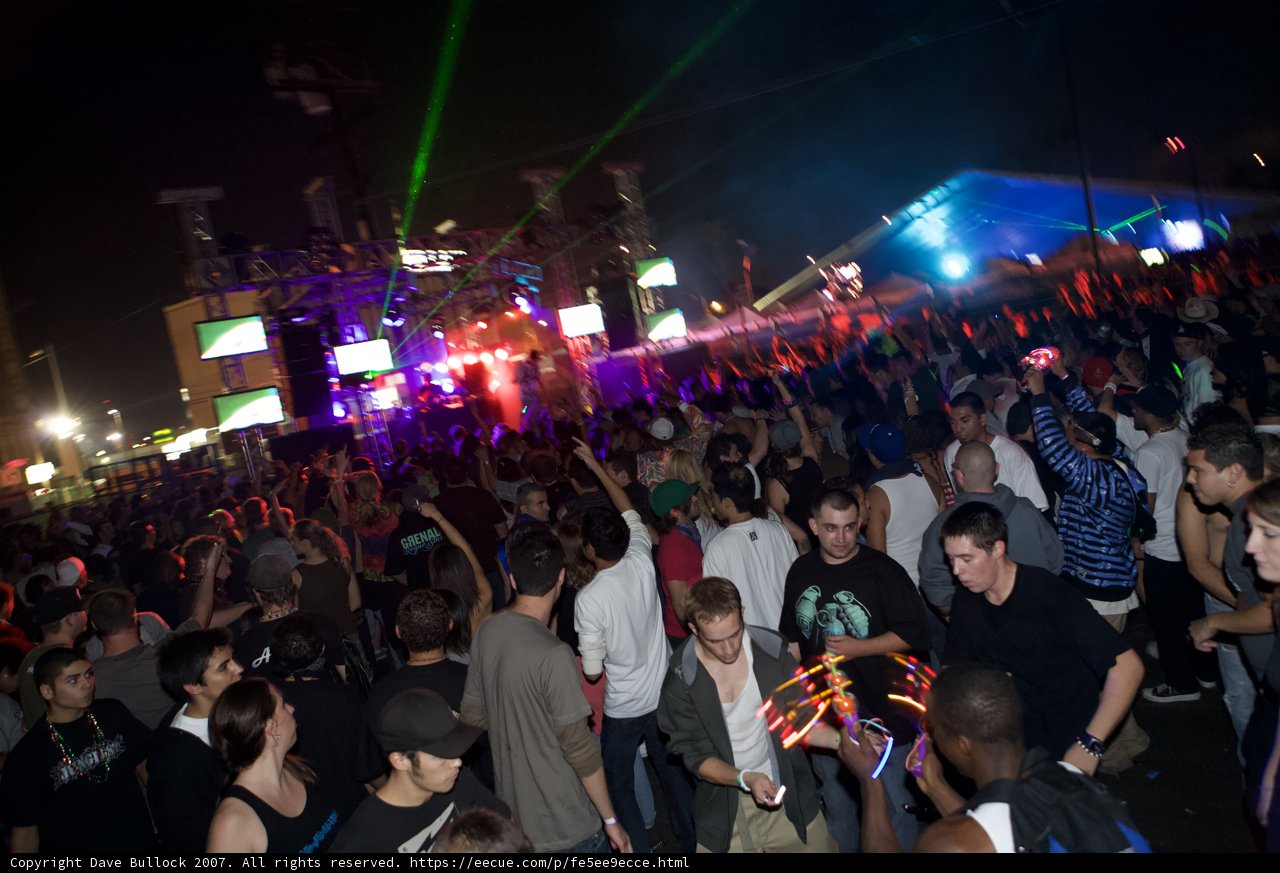 Nocturnal Beats: A Captivating Nightlife Experience