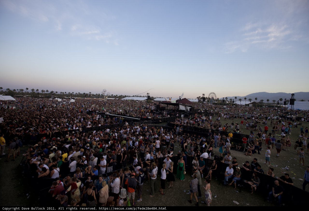 Coachella 2011: Massive Crowd Rocks Out at Sunday's Concert