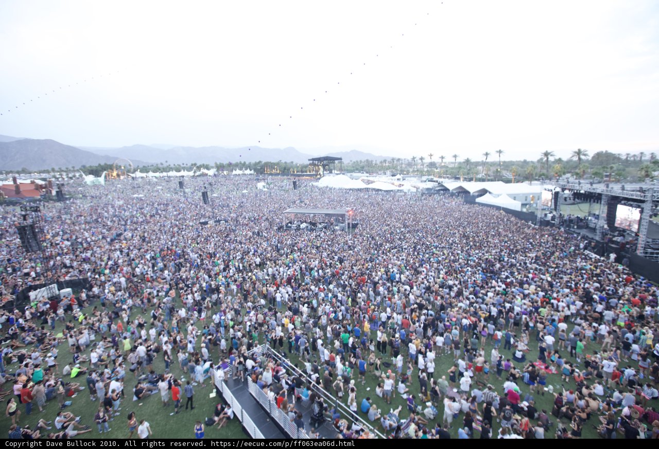 Coachella Sunday 2010: A Sea of Fans