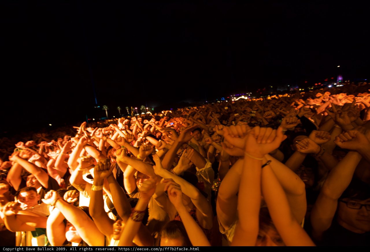 Coachella 2009 Crowd Goes Wild