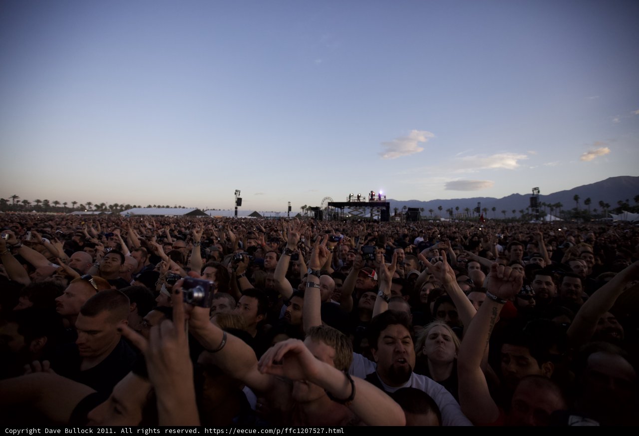 Big Four Festival: Hands Up in the Crowd