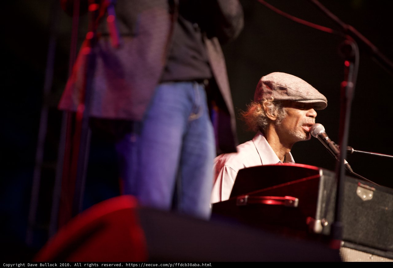 Gil Scott-Heron Rocks the Crowd at 2010 Cochella Friday