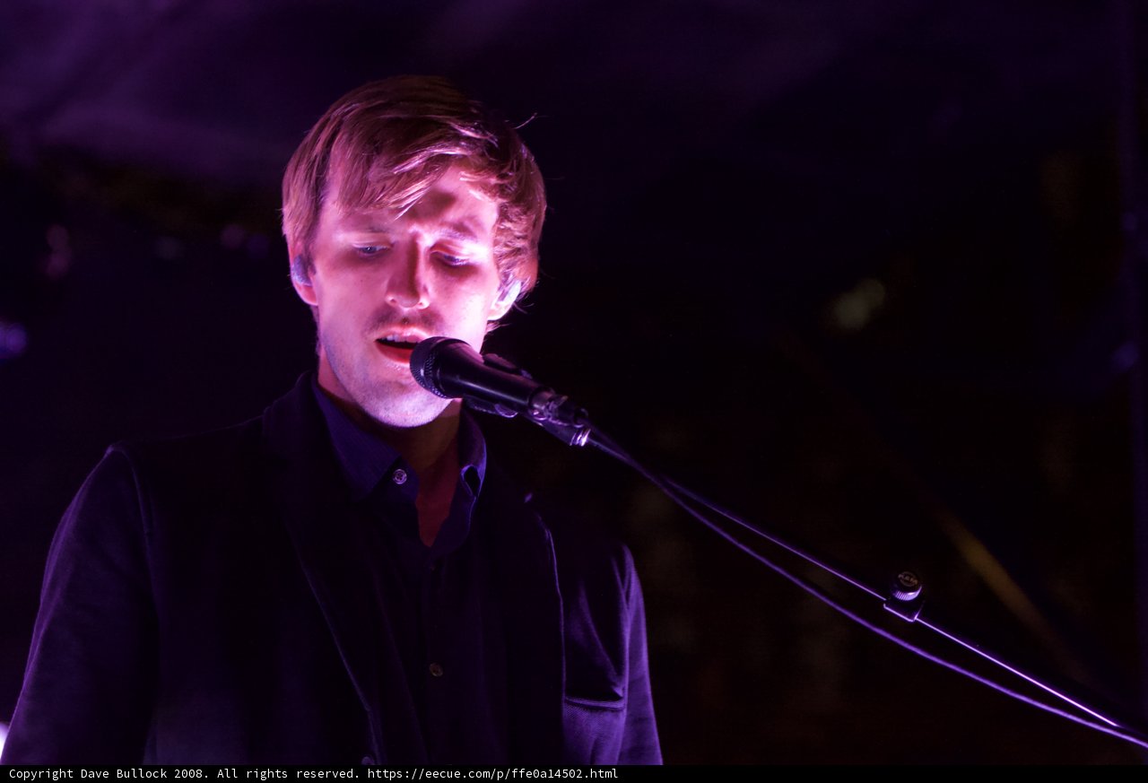 2008 Detour Performance: Solo Singer Commands the Mic
