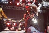 Solo performer electrifies the crowd