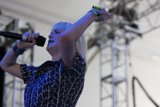 Coachella Concert Goer Gets Lost in Song