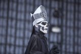Skeletal Performer Takes Center Stage