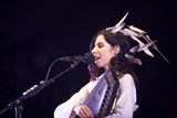 PJ Harvey's Electrifying Solo Performance