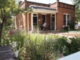 Cozy Garden Cottage
