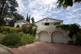 Stunning Villa with Flagstone Walkway and Garage