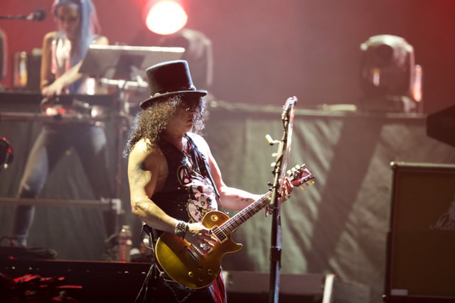 Slash Shreds in the Rock and Roll Hall of Fame