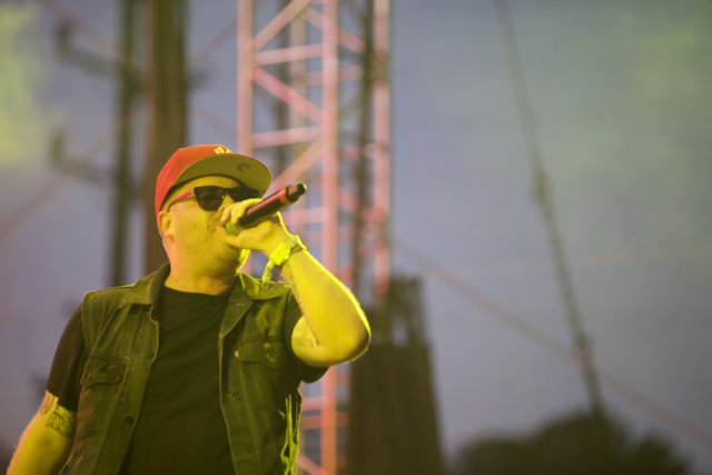 Red Hat Singer in Concert