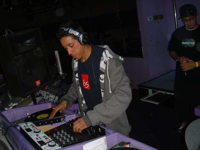 Raul R. Mixing Beats