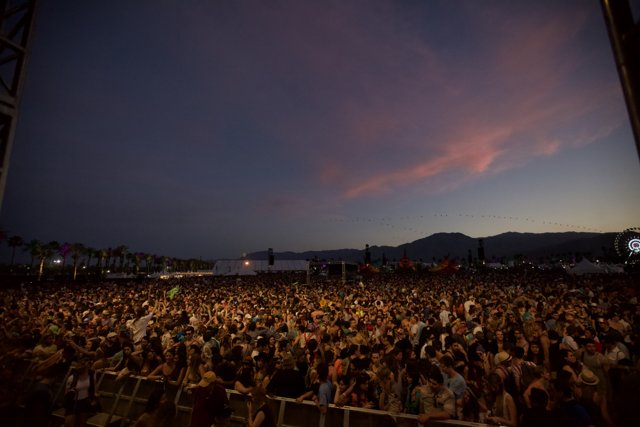 Coachella 2013: Avraham Fried rocks the crowd