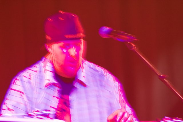 Tom Walker rocks the keyboard at Coachella 2008