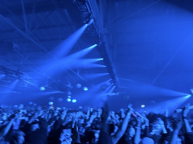 Electric Blue Concert Atmosphere at Electronic Music Show