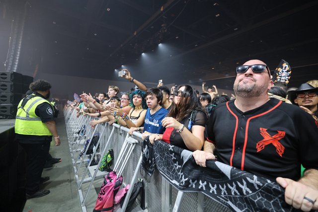 Fans Press Against Barrier at Wobbleland 2026