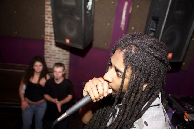 Dreadlocked Entertainer Serenades Audience with Pizza-Flavored Tunes