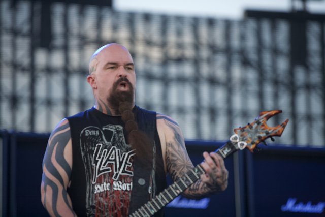 Kerry King Shreds on Guitar at Big Four Festival