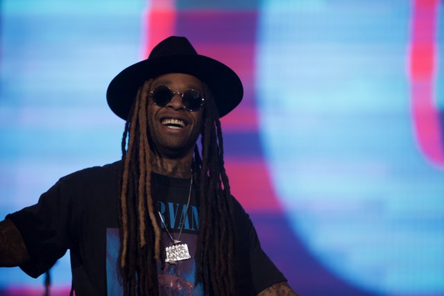 Ty Dolla $ign Rocks the Stage with Cool Sunglasses and Dreadlocks