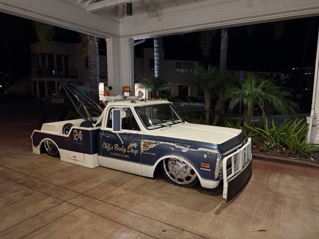 Low-slung Elegance