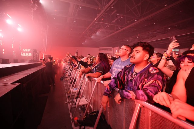 Crowd Surges at Wobbleland 2026 Festival Barrier