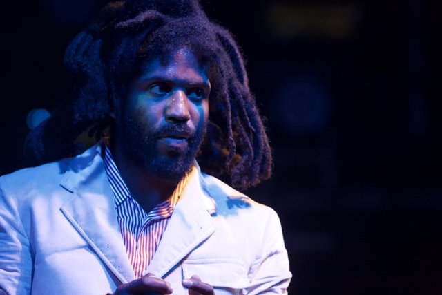 Murs Takes the Stage with Dreadlocks
