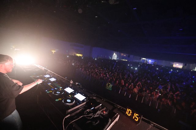 DJ Ignites Massive Crowd at Wobbleland 2026