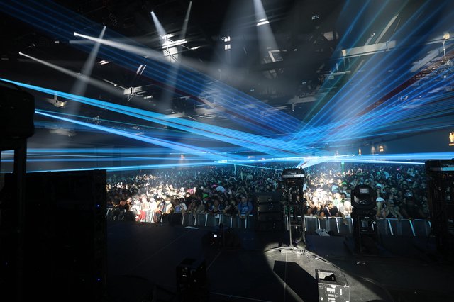 Electric Blue Lasers Ignite Wobbleland 2026 Crowd