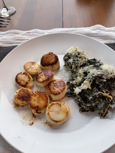 Scallops and Spinach Delight
