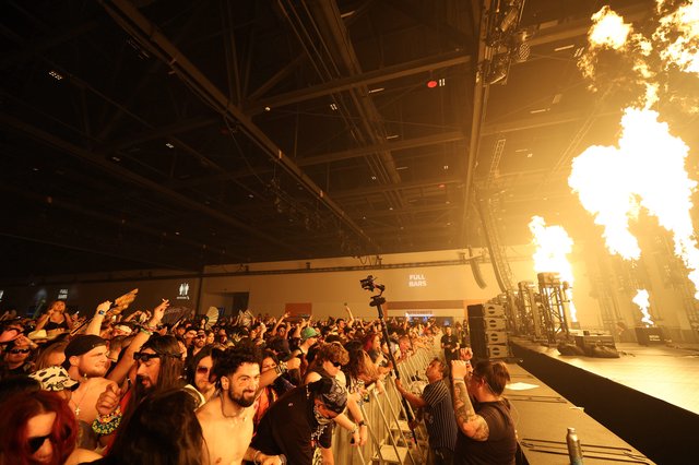 Fire Pyrotechnics Ignite Crowd at Wobbleland 2026