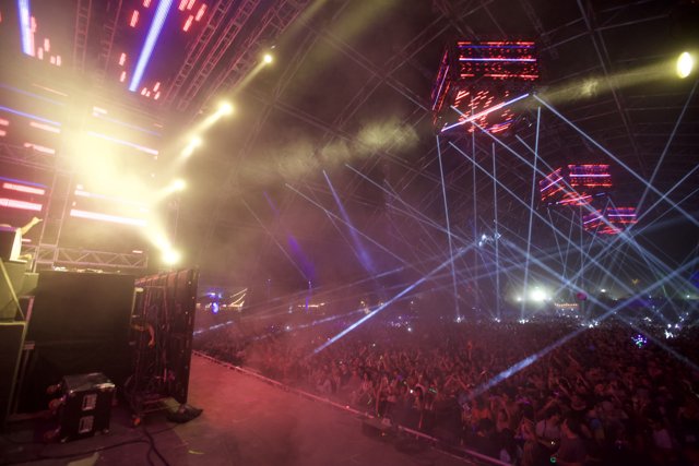 Lights and Lasers Rock the Night Away