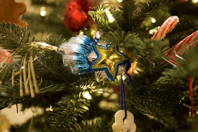 Glittering Star of David Christmas Tree Ornament