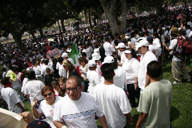A Sea of White Hats and Shirts