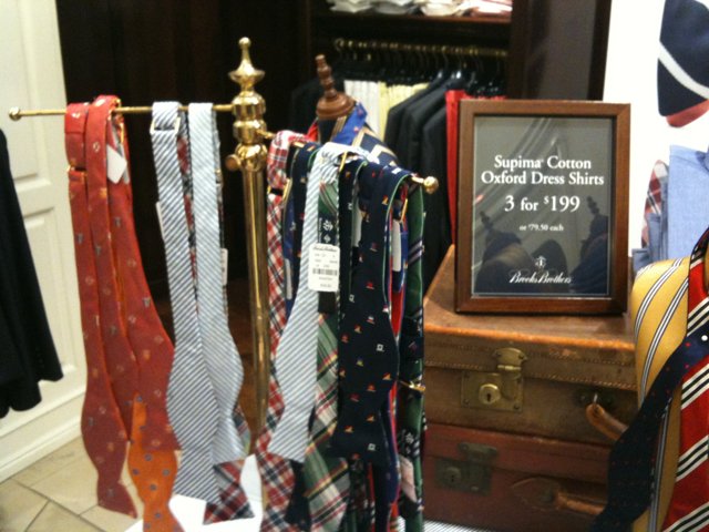 Tie Display with Suitcase and Sign