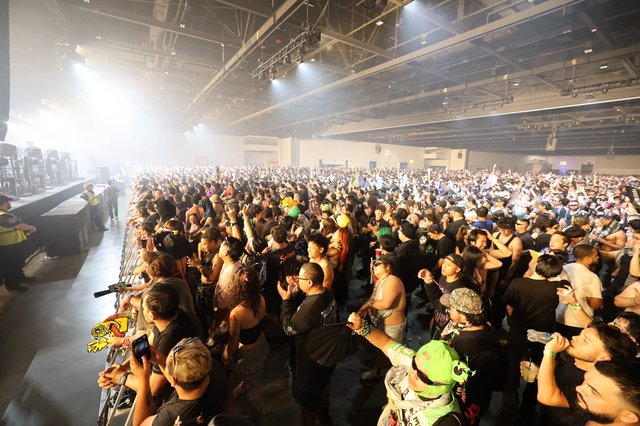 Massive Crowd Packs Wobbleland 2026 Festival Floor