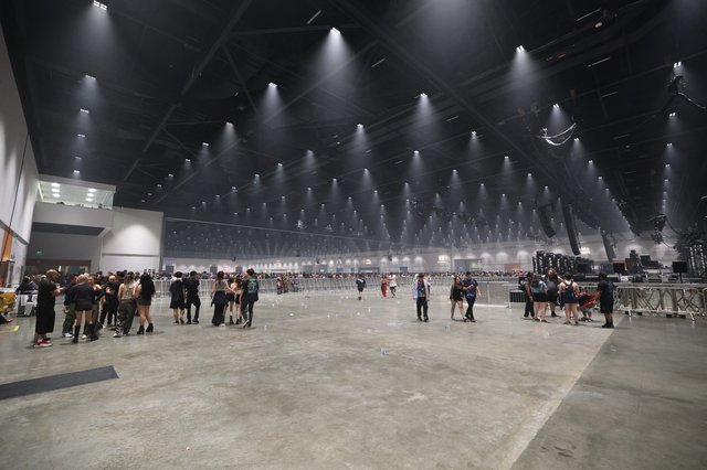 Wobbleland 2026 Crowd Gathers in Massive Convention Hall