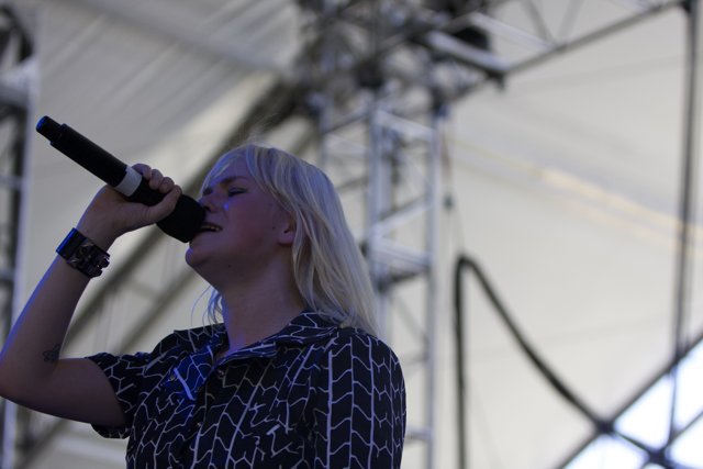 The Blonde Songstress Rocks Coachella