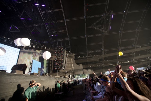 Balloon-filled Concert Craze