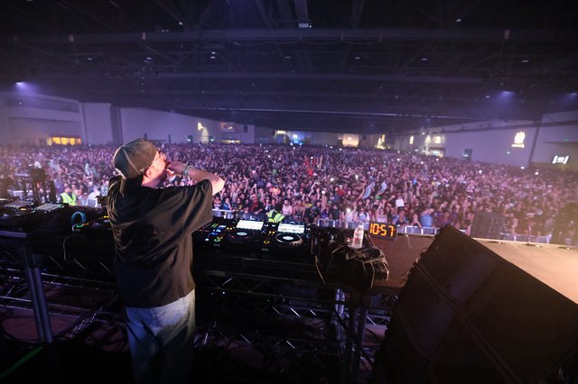 DJ Commands Massive Indoor Crowd at Wobbleland 2026