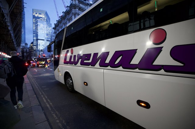 Twernaï Bus on London City Street at Dusk