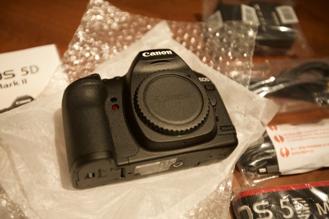 Canon EOS 5D Mark II - Unboxing and Review