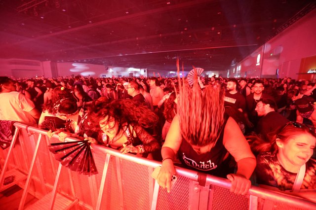 Red-Drenched Crowd Surges at Wobbleland 2026