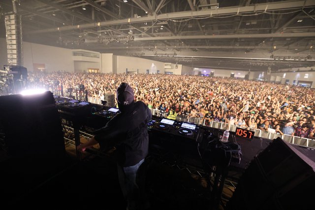 DJ Commands Massive Indoor Crowd at Wobbleland 2026